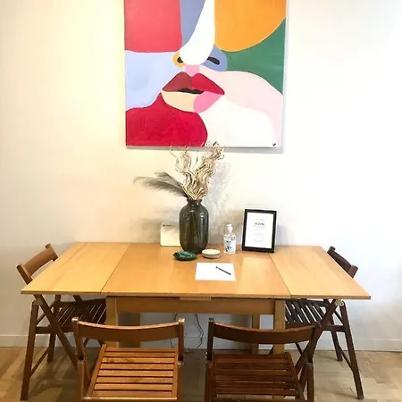 Bright Spacious Modern 3rd Flr City Oasis-sleeps 5 Apartment Athens